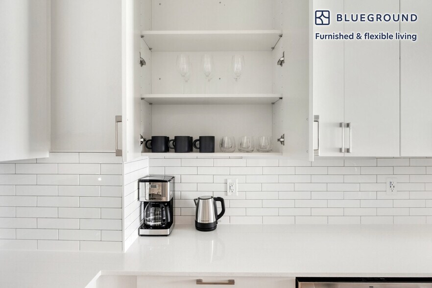 Building Photo - 938 110th Ave NE