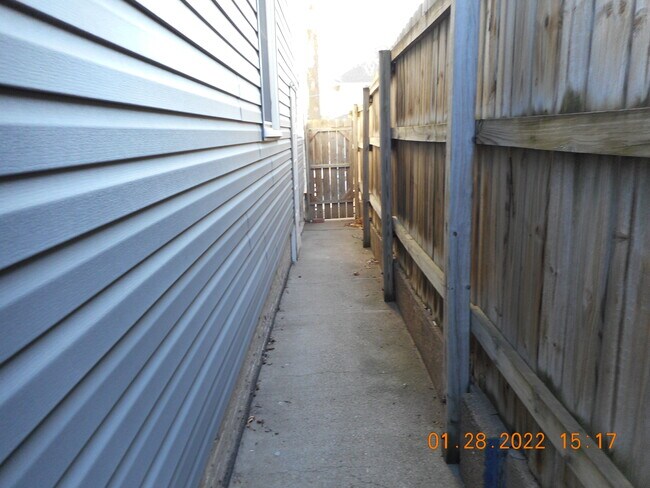 West Side - 3558 Jones St