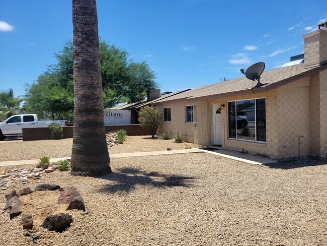 Building Photo - 8050 N 11th Pl