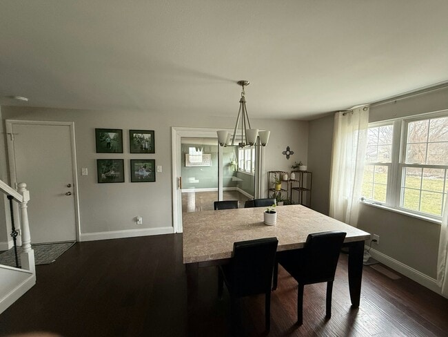 Building Photo - 5300 Saum St