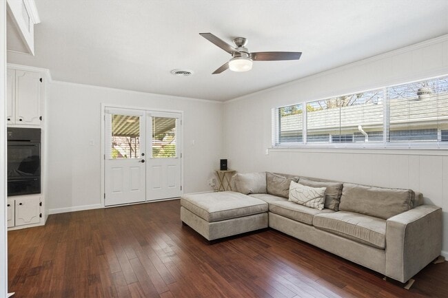 Building Photo - 8739 Ukiah Dr