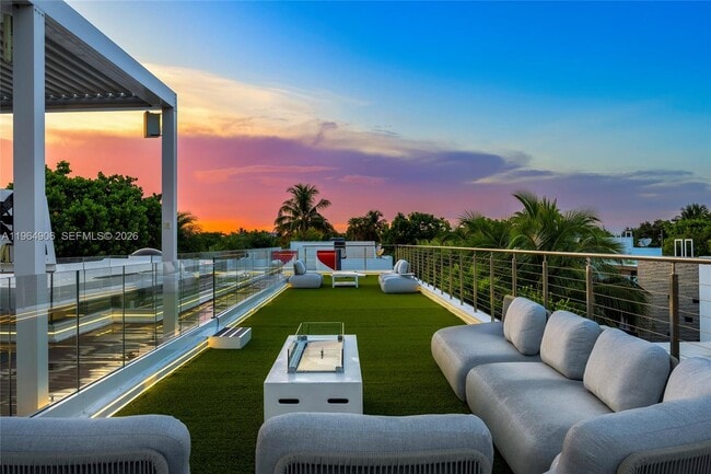 Building Photo - 528 Lakeview Ct