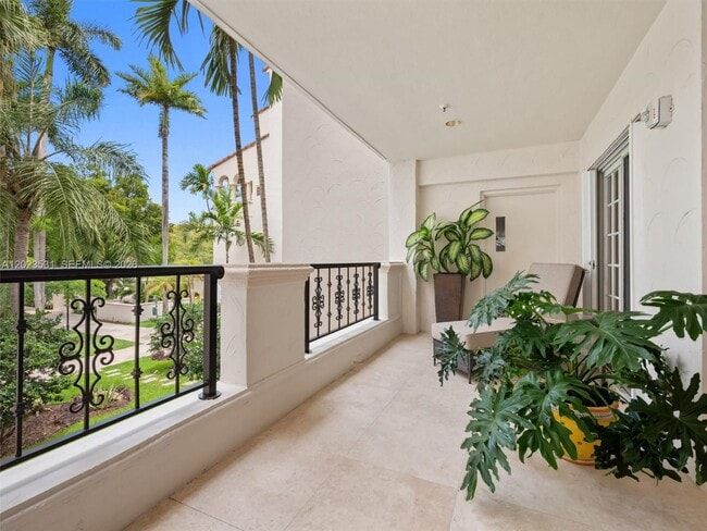 Building Photo - 2425 Fisher Island Dr