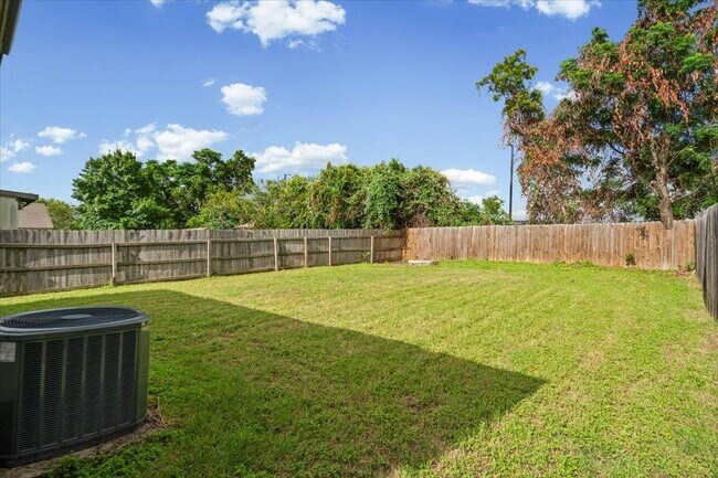 Building Photo - 2423 Byfield Dr