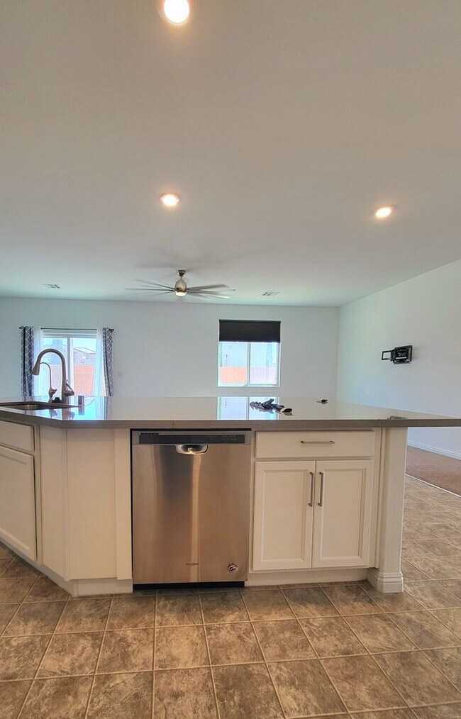 Building Photo - TESORA PAHRUMP - E. Summit Avenue