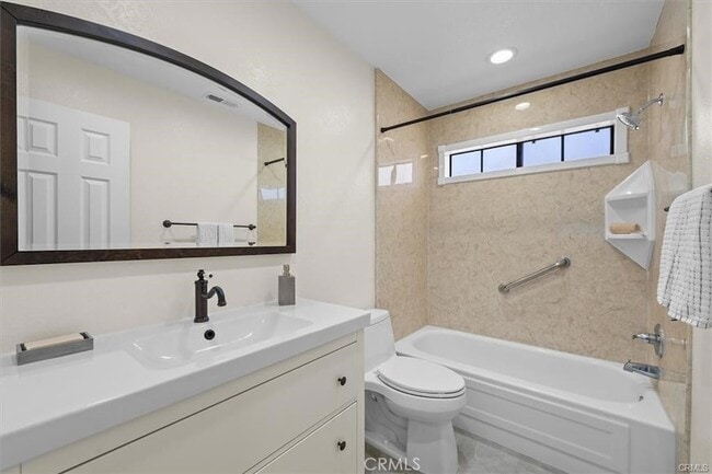 Building Photo - 2740 Gramercy Ave