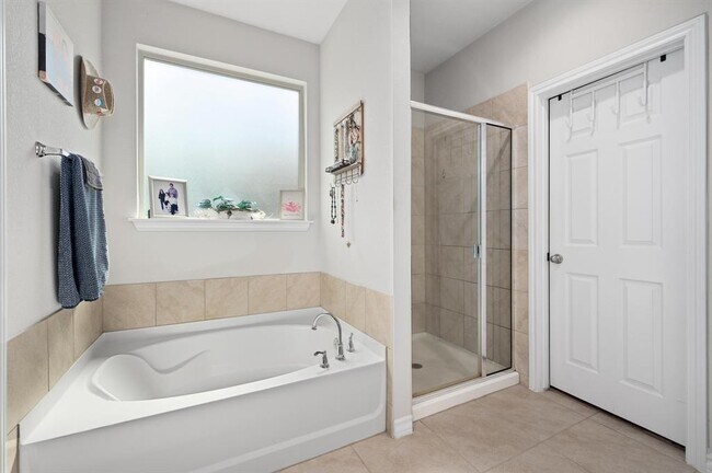 Building Photo - 4000 Harbor Point Dr