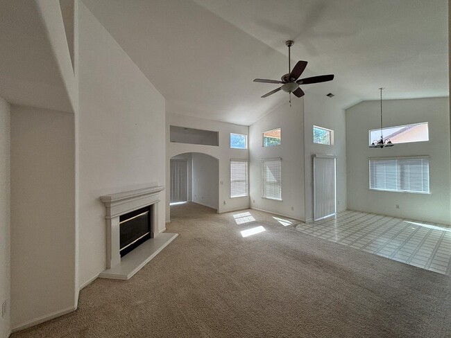 Building Photo - 87 N Helm Ave