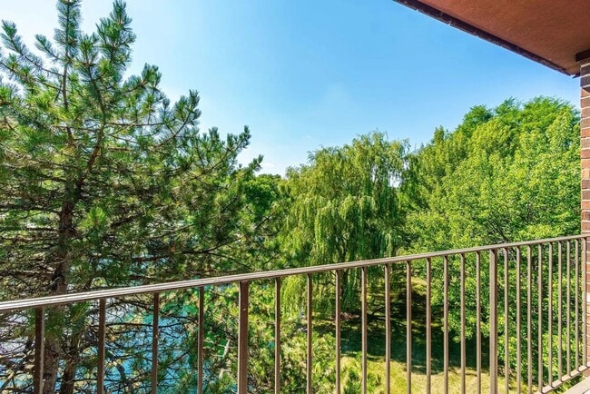 Building Photo - Beautiful 2-bedroom & 2-Bathroom Condo in ...