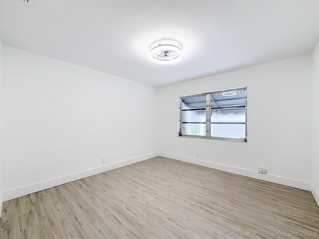 Building Photo - 1110 SW 31st St
