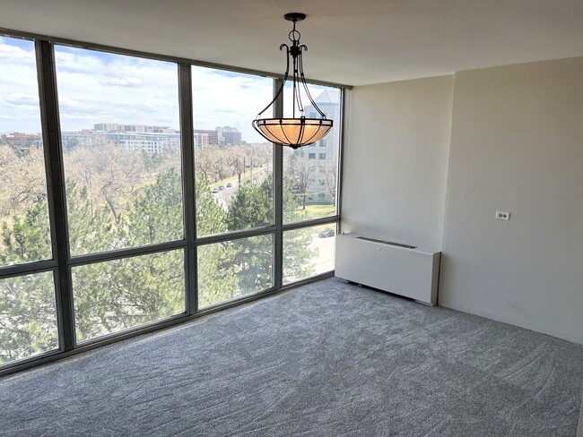 Building Photo - Corner Condo with Stunning Views in Cherry...