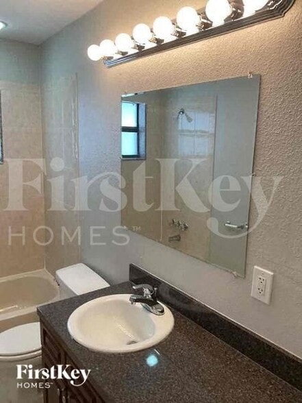Building Photo - 8313 Oleander Ln