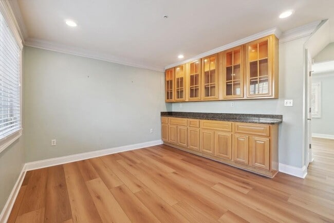 Building Photo - 104 Rondak Cir SE