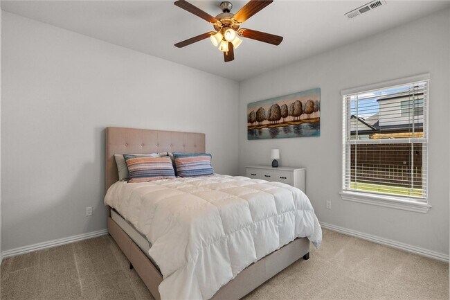 Building Photo - 5819 W Cane Hill Dr
