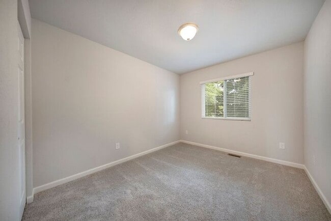 Building Photo - 511 Burr St