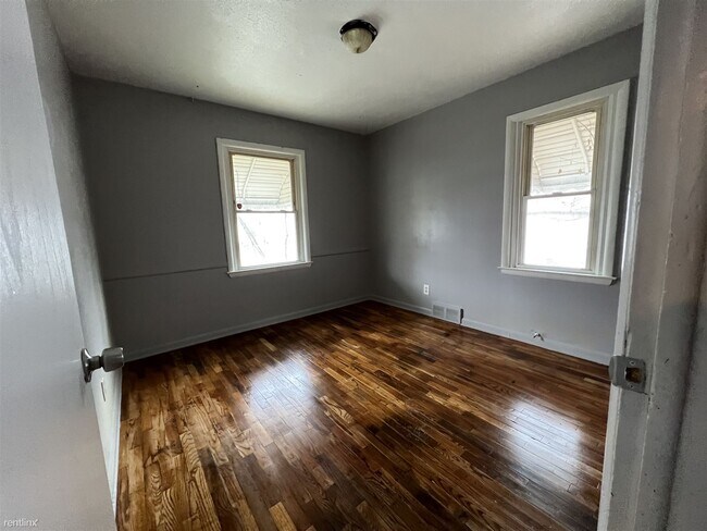 Building Photo - 3 br, 1 bath House - 964 Barney Ave