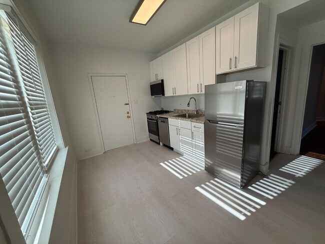 Building Photo - 3451 W Parker Ave