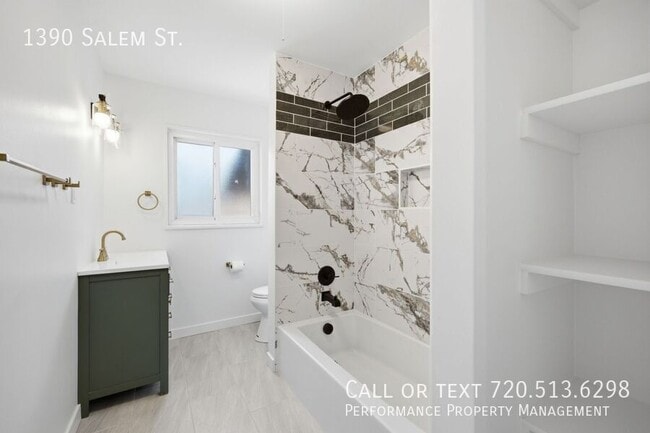 Building Photo - 1390 Salem St