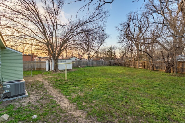 Building Photo - 1036 East 61st St N