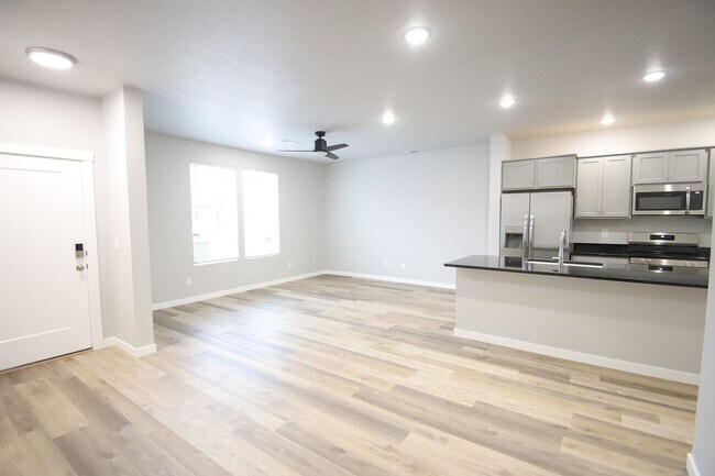 Building Photo - Baraya Townhomes: Modern Townhomes for Ren...