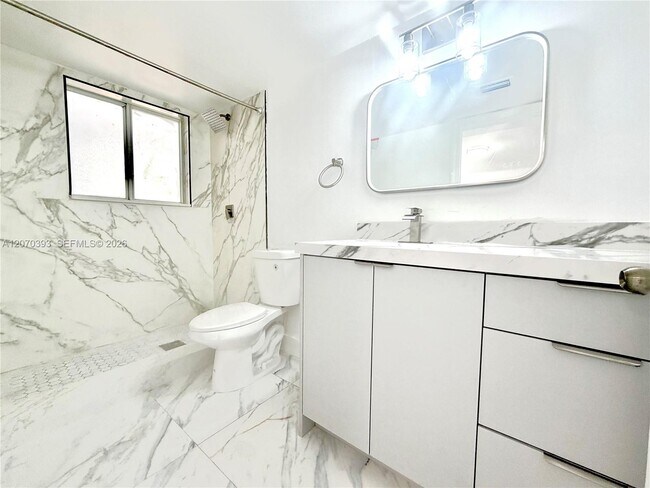 Building Photo - 1270 W 42nd St