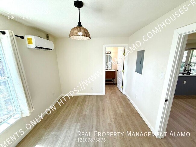 Building Photo - 326 Victor St