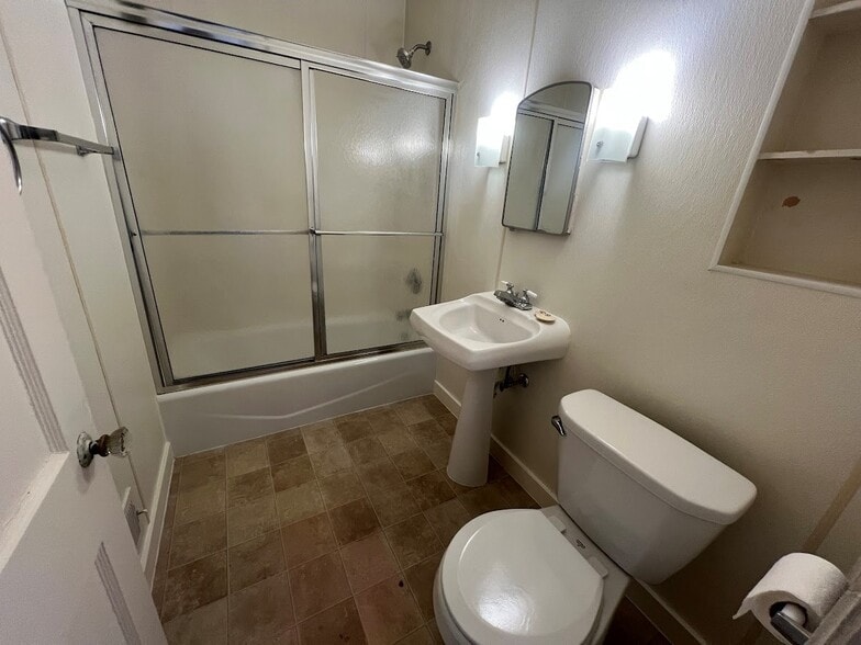 Building Photo - 152 Rodney Ct