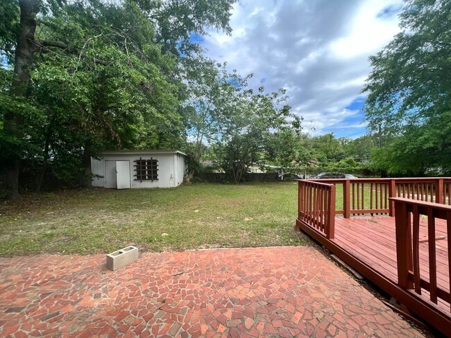 Building Photo - 3611 S Lakewood Dr