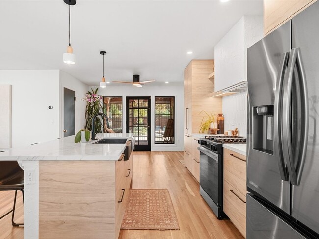 Building Photo - Dream Home