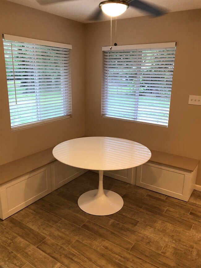 Building Photo - 25610 Spring Ridge Dr
