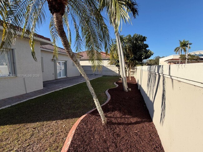 Building Photo - 5521 SW 158th Ct