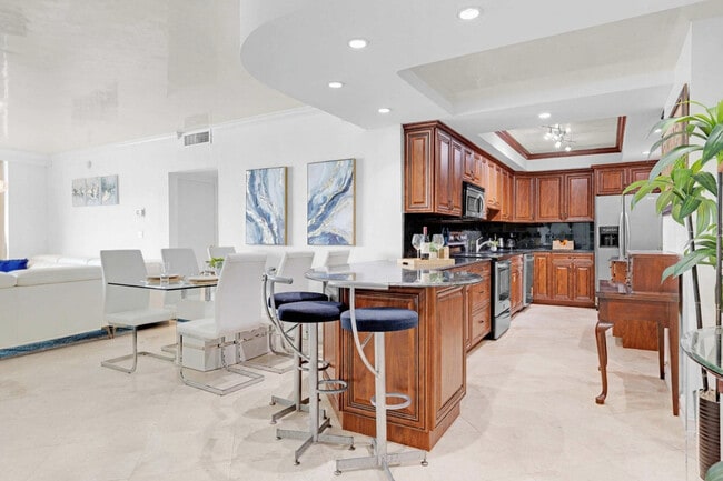 Building Photo - 4001 S Ocean Dr