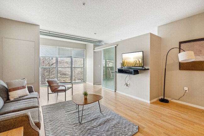 Building Photo - 616 Washington Ave S