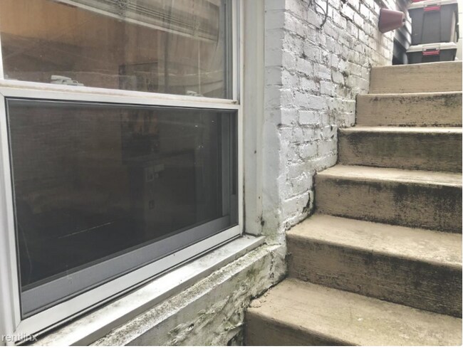 Building Photo - 902 I St SE