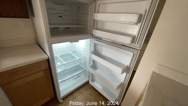Building Photo - 2 Bed/1.5 Bath Updated Condo Near SMART/Hwy 101/Raleys Shopping Plaza/Washer-Dryer in Unit