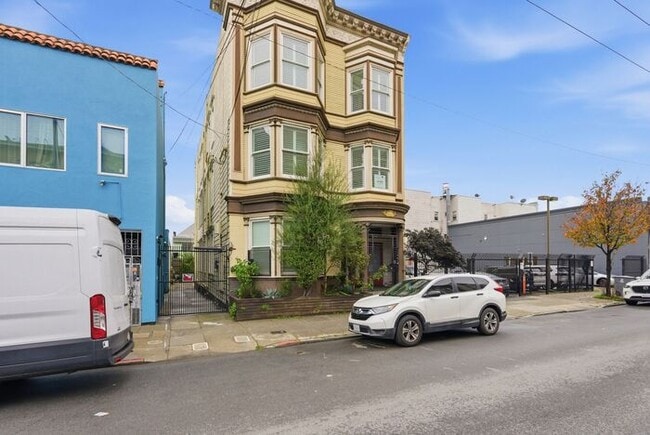 Building Photo - 471 S Van Ness Ave