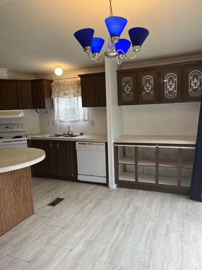 Building Photo - 1405 Harper Dr