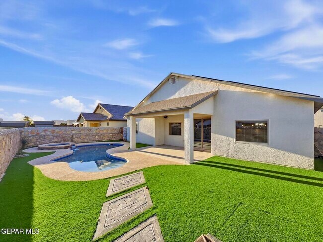 Building Photo - 14616 Tierra Burgos