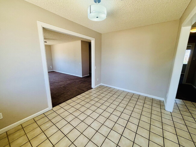 Building Photo - Charming 3-Bedroom with 2 Full Baths on th...
