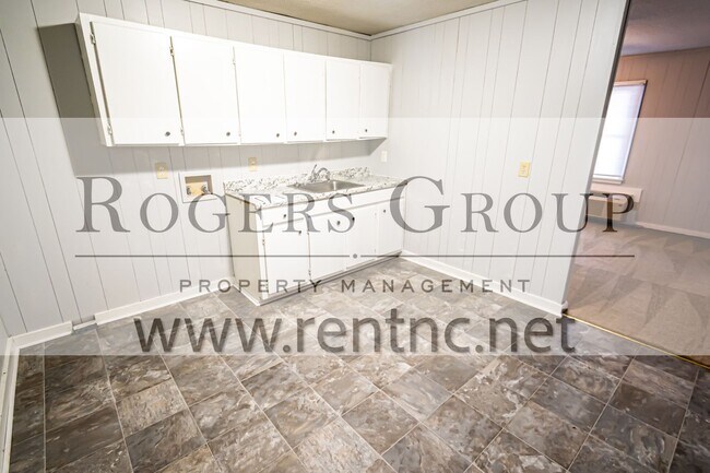 Building Photo - #105 - 428-430 Ridley St Duplex