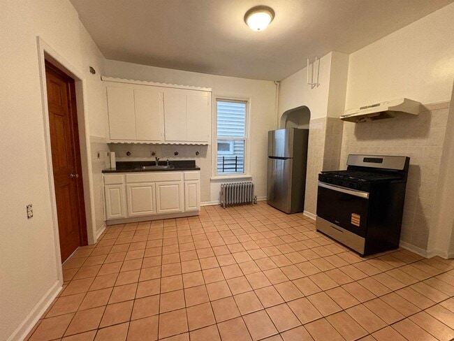 Building Photo - 139 Clifton Ave