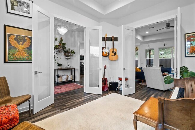 Building Photo - 706 Stow Dr