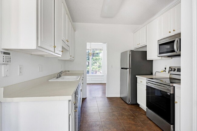 Building Photo - 707 Southshore Pkwy