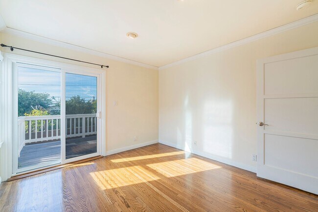 Building Photo - Super Cute 3bed 2 bath home with peek-a-boo ocean view South Redondo