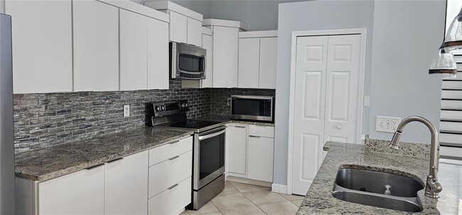 Building Photo - 14321 Mandolin Dr