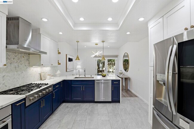 Building Photo - 4773 Ridgewood Dr