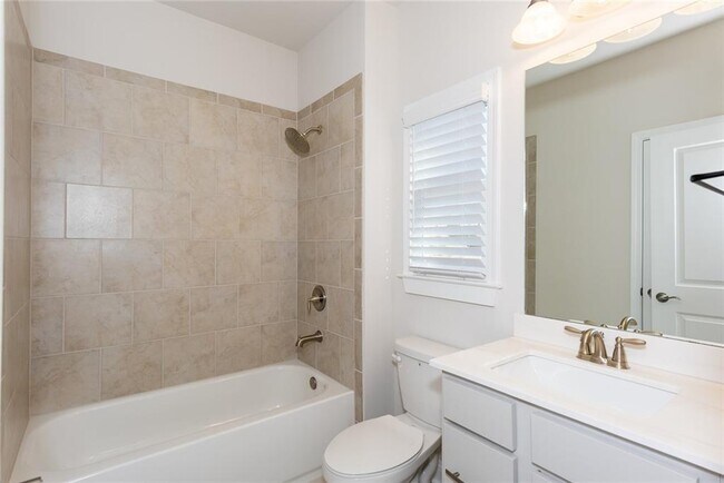 Building Photo - 5015 Montes Ln