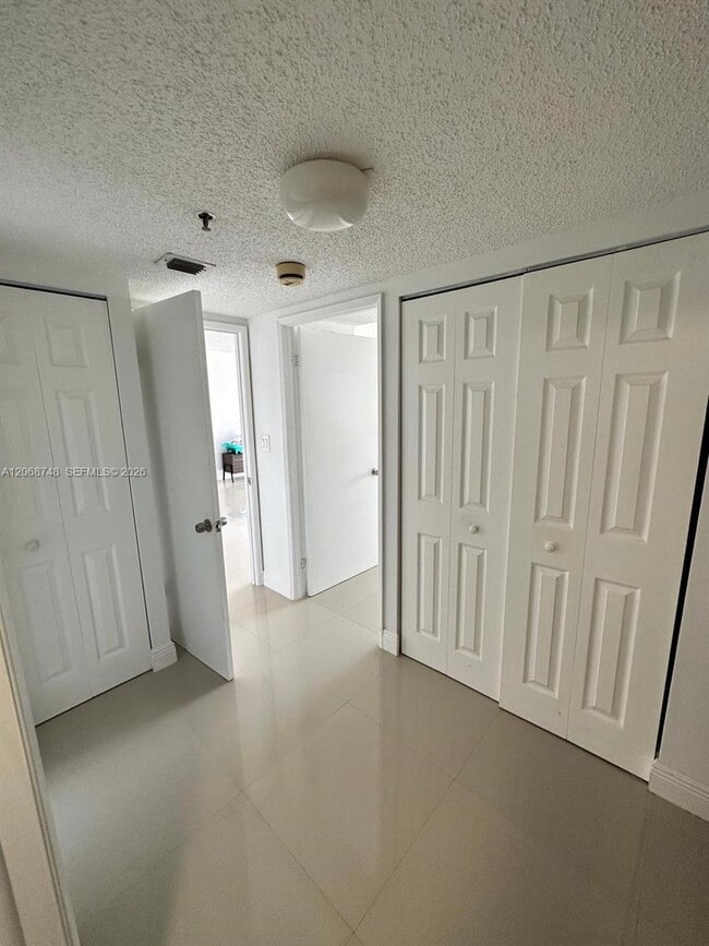 Building Photo - 20515 E Country Club Dr