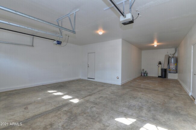 Building Photo - 14174 W Crocus Dr