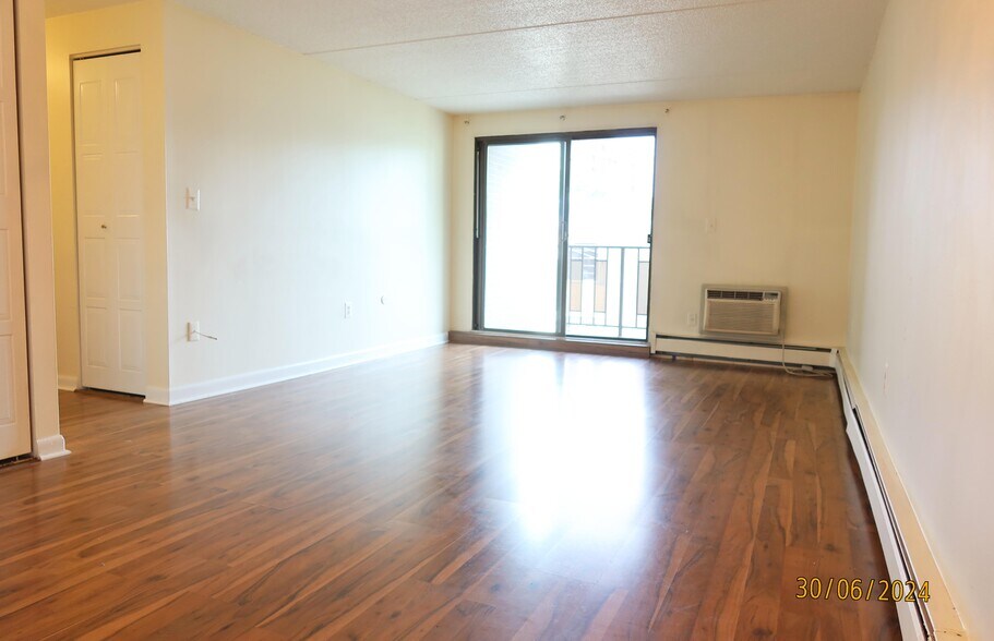 Living Rm - 12 Ellery St
